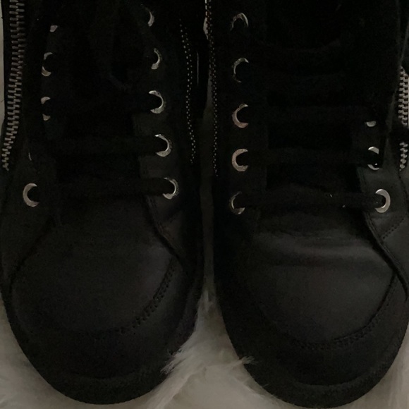 Chanel sneakers good condition - Picture 2 of 4
